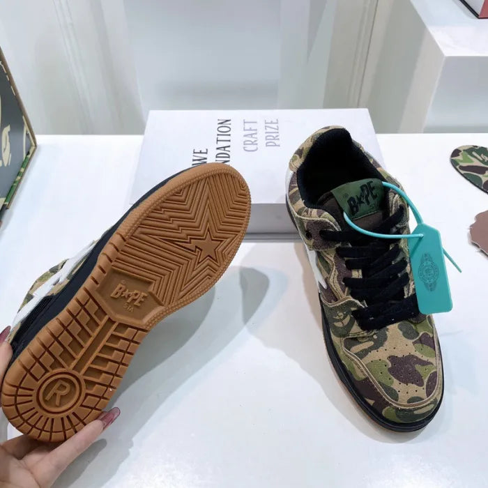 B - SNEAKERS
