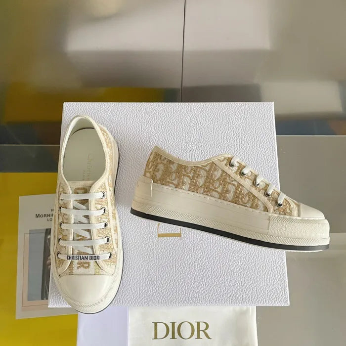 D - SNEAKERS