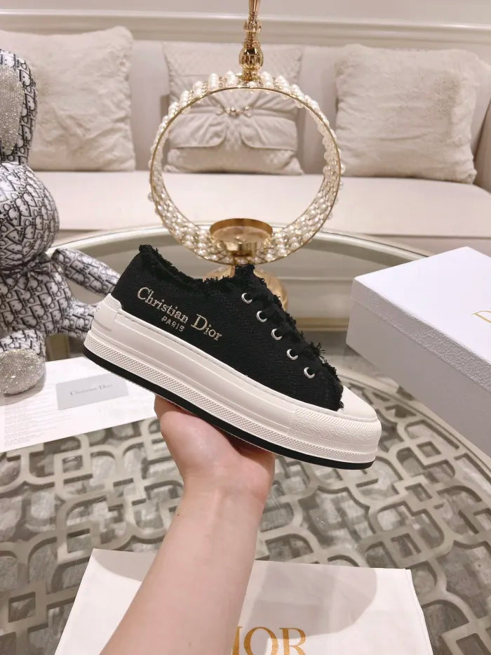 D - SNEAKERS