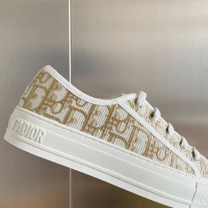 D - SNEAKERS