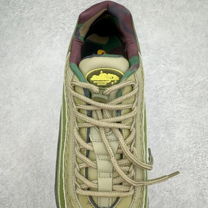 C - SNEAKERS