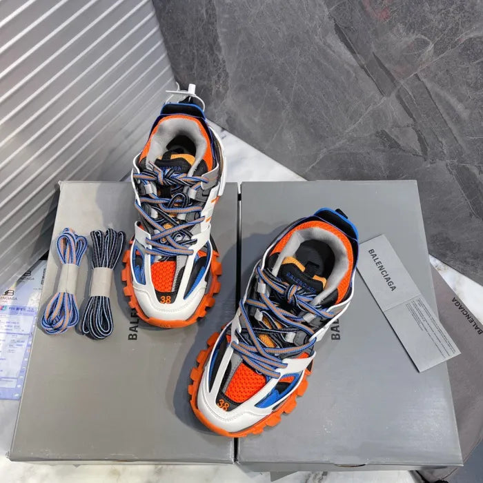B - SNEAKERS