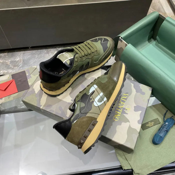 V - SNEAKERS