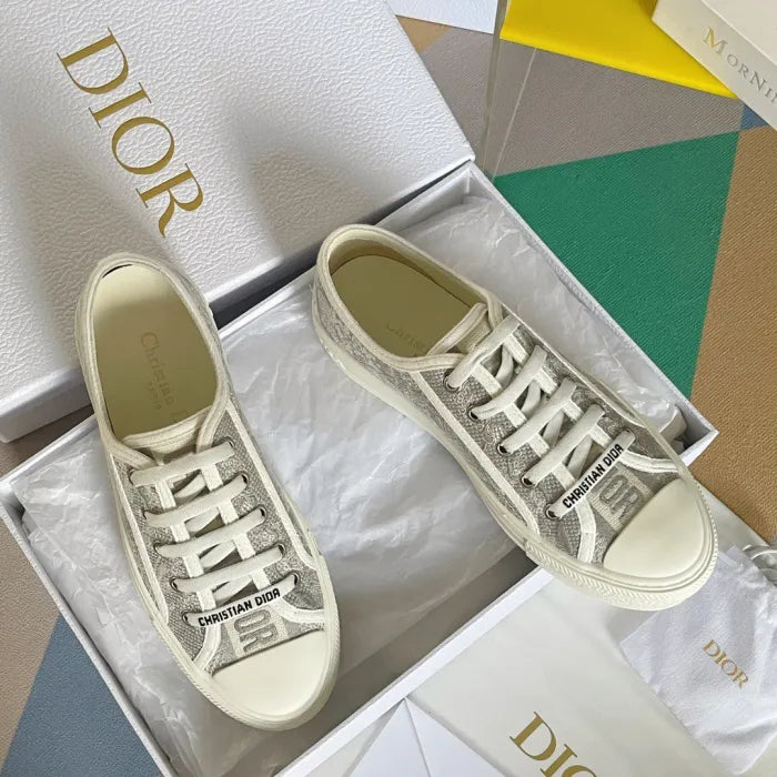 D - SNEAKERS