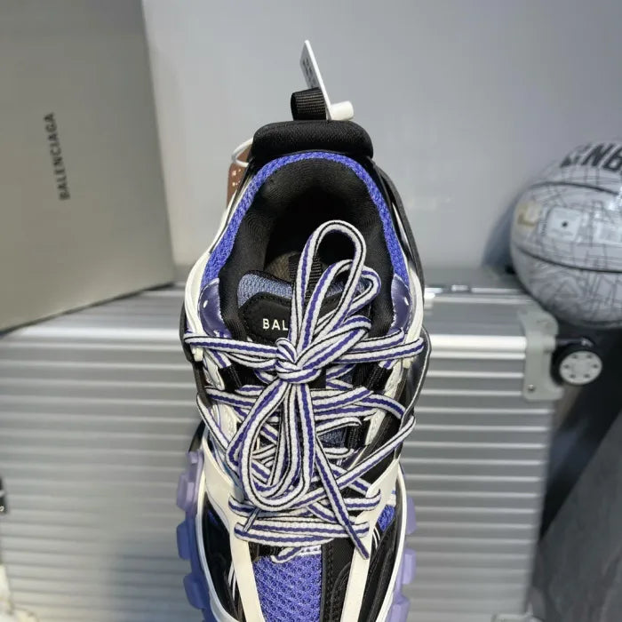B - SNEAKERS