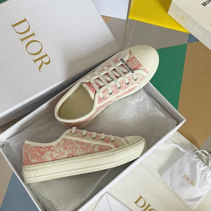 D - SNEAKERS