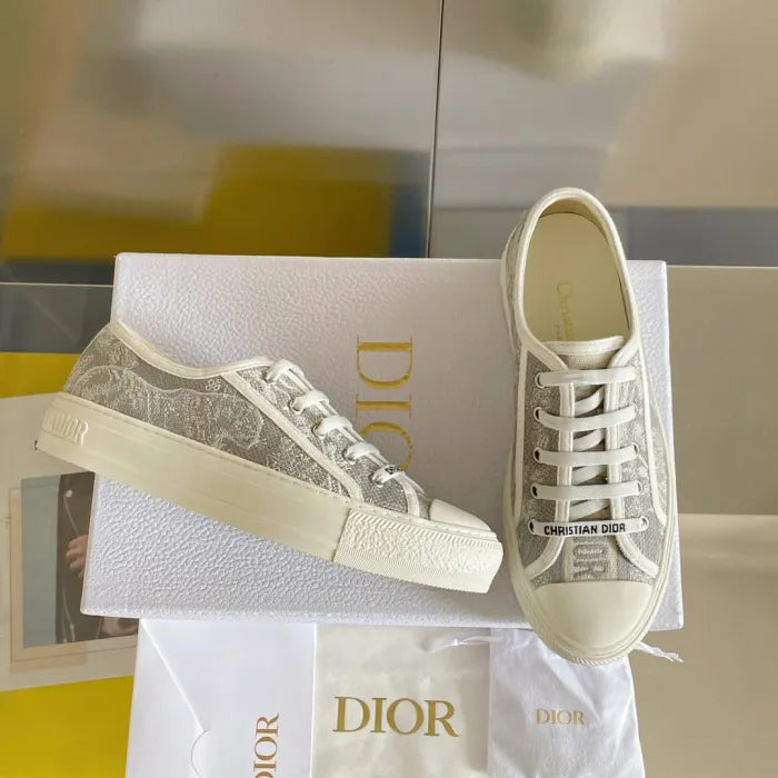 D - SNEAKERS