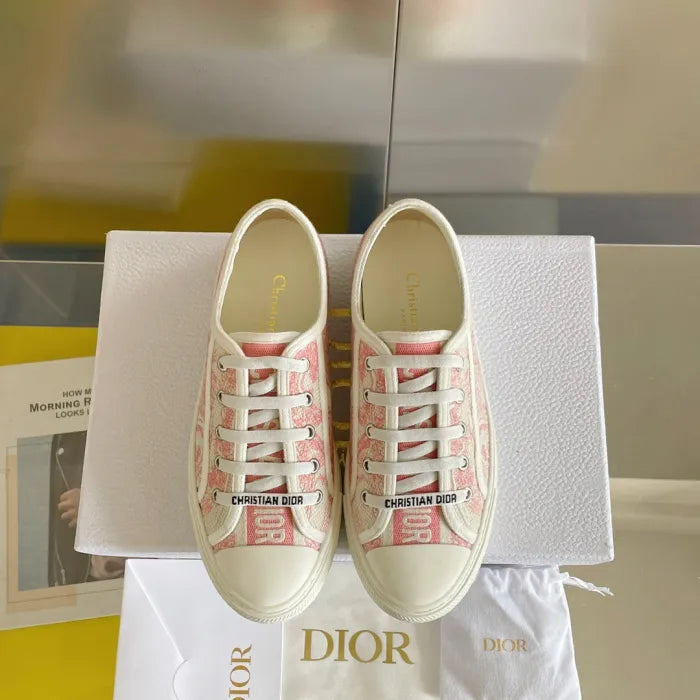 D - SNEAKERS