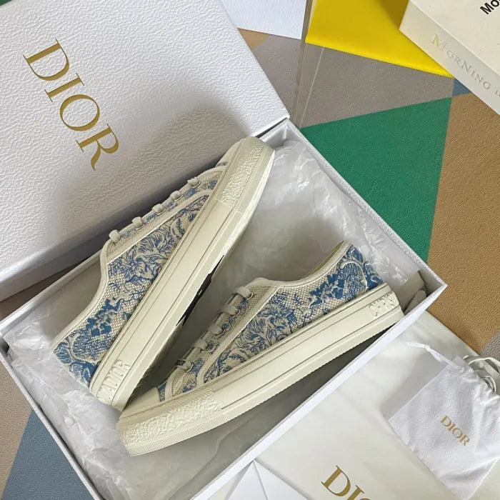 D - SNEAKERS