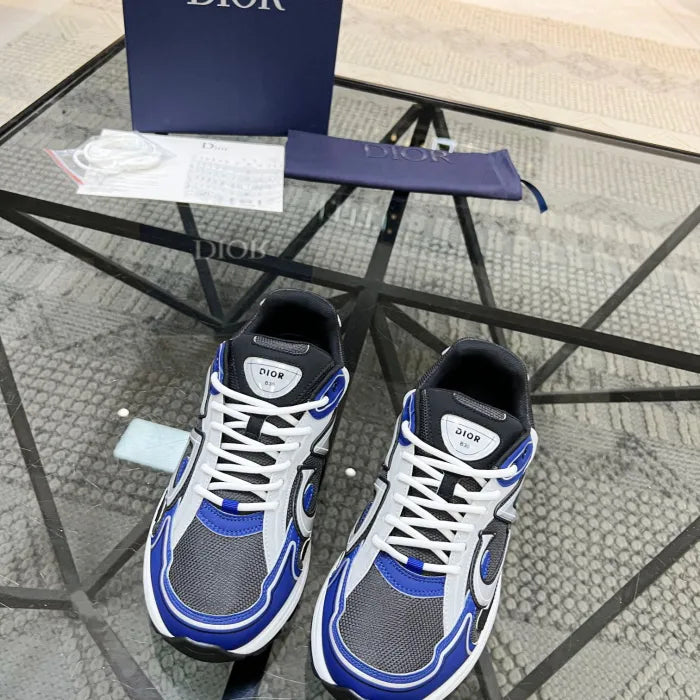D - SNEAKERS