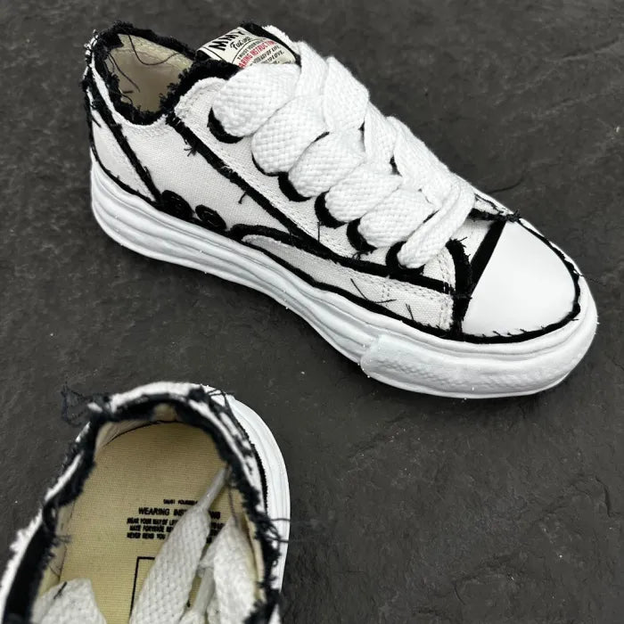A - SNEAKERS