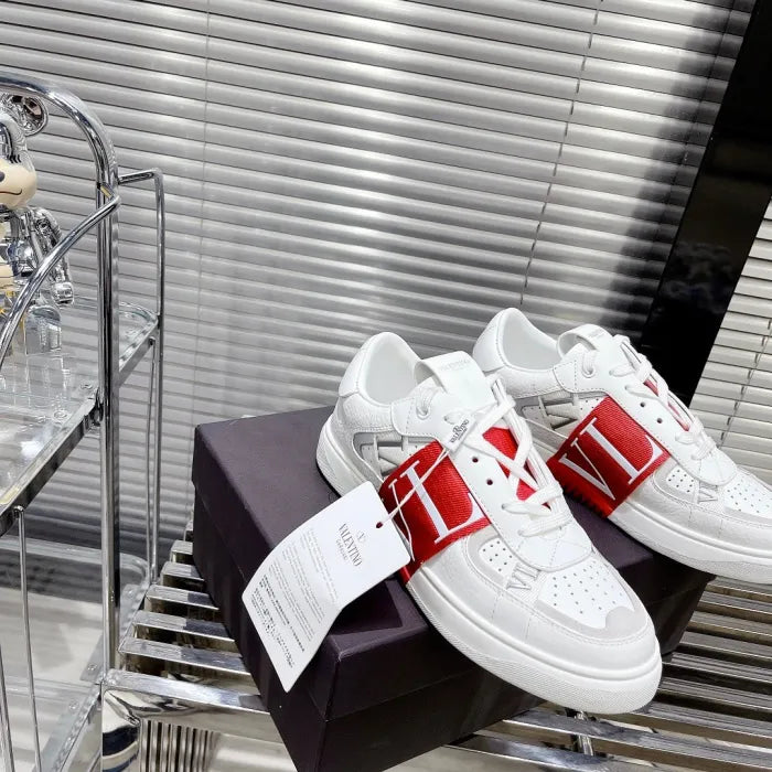 V - SNEAKERS