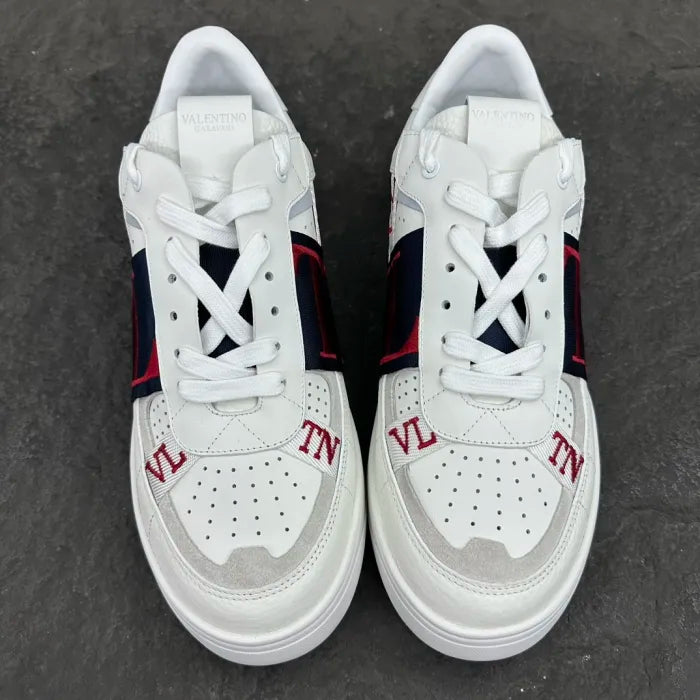 V - SNEAKERS