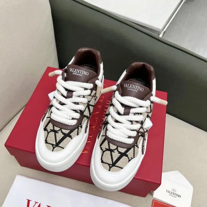 V - SNEAKERS