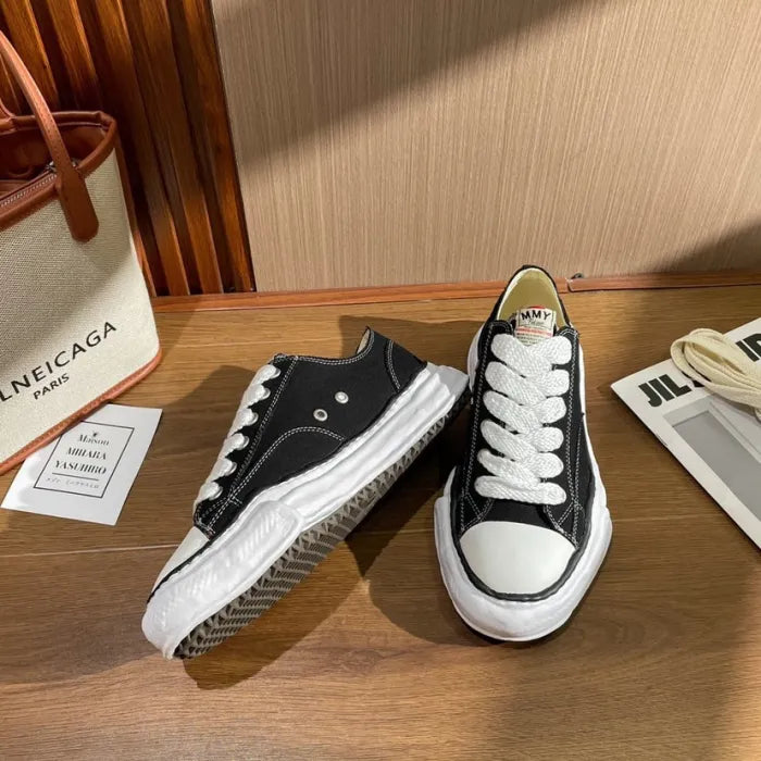 A - SNEAKERS