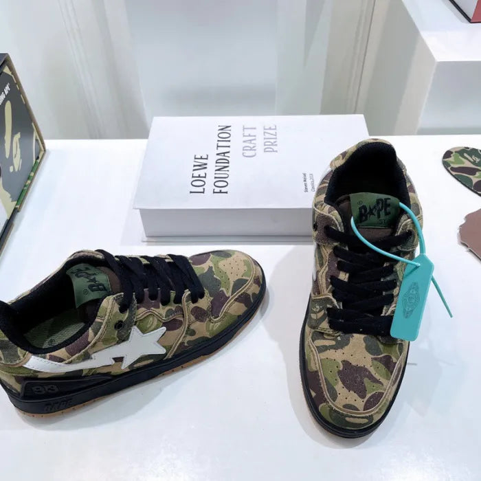 B - SNEAKERS