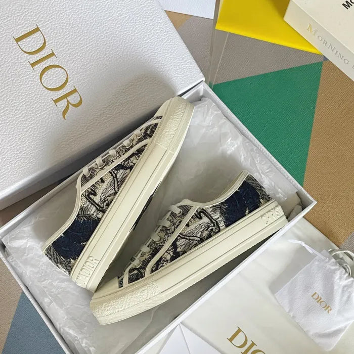 D - SNEAKERS