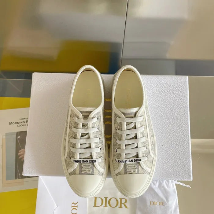 D - SNEAKERS