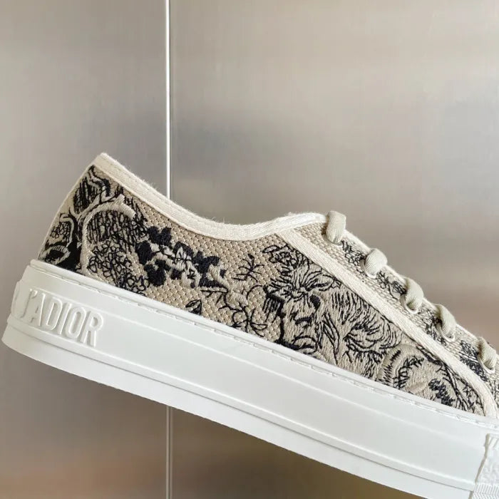 D - SNEAKERS