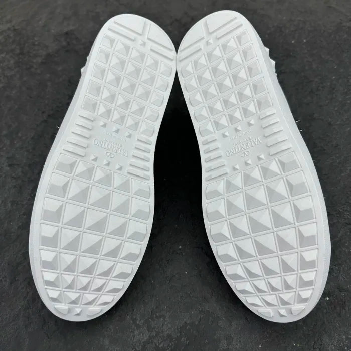 V - SNEAKERS